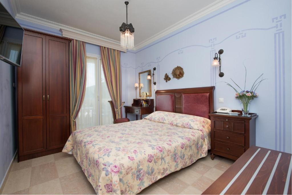 Posteľ alebo postele v izbe v ubytovaní Enavlion Hotel