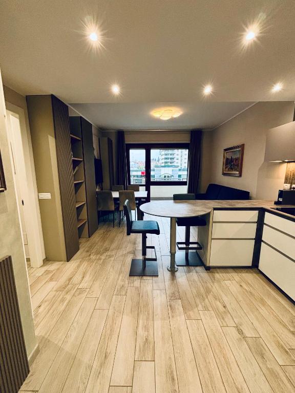 a kitchen and dining room with a table and chairs at Ales apartment in Cuneo