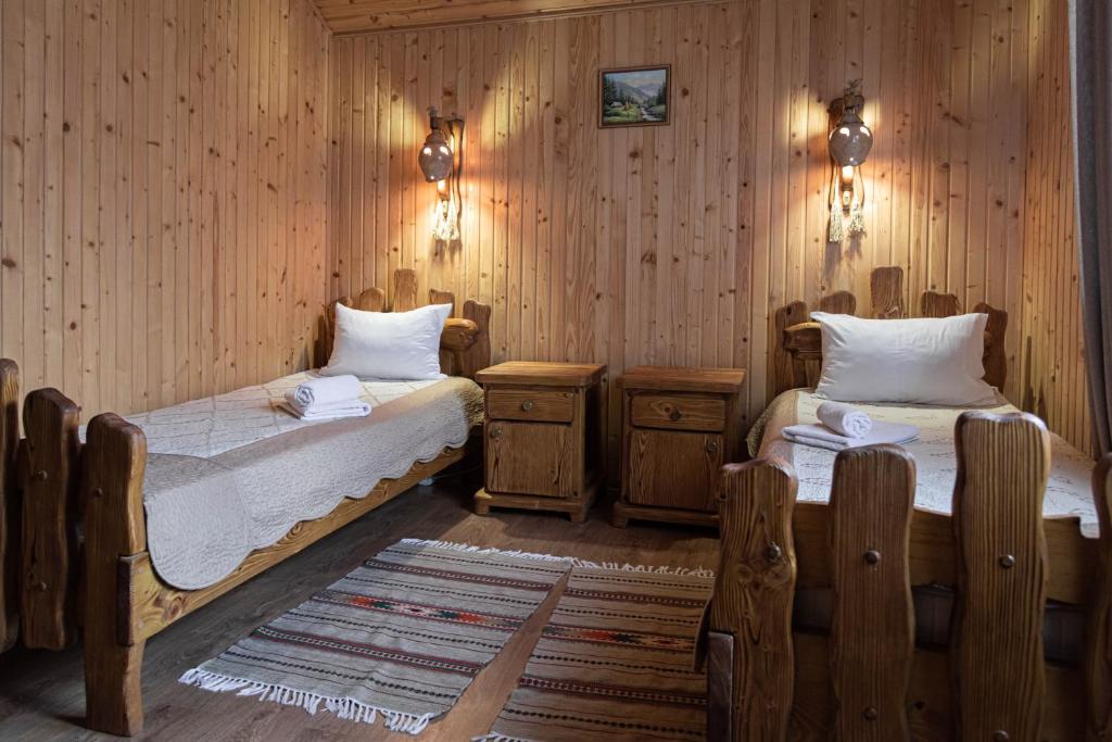 Postel nebo postele na pokoji v ubytování Aura Karpat