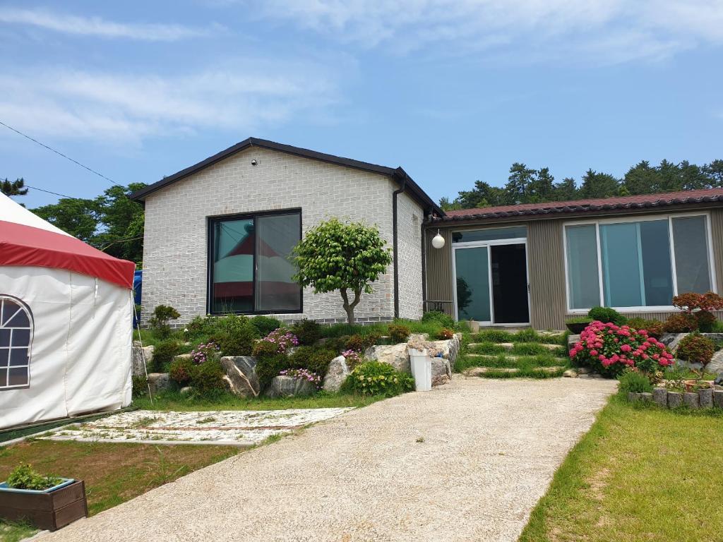 Zahrada ubytování Yonghyun's house