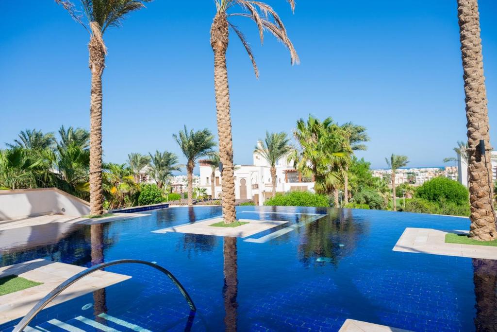 Bazén v ubytování Nayah Stays, Ancient Sands Luxurious Pool Terrace Apartment nebo v jeho okolí