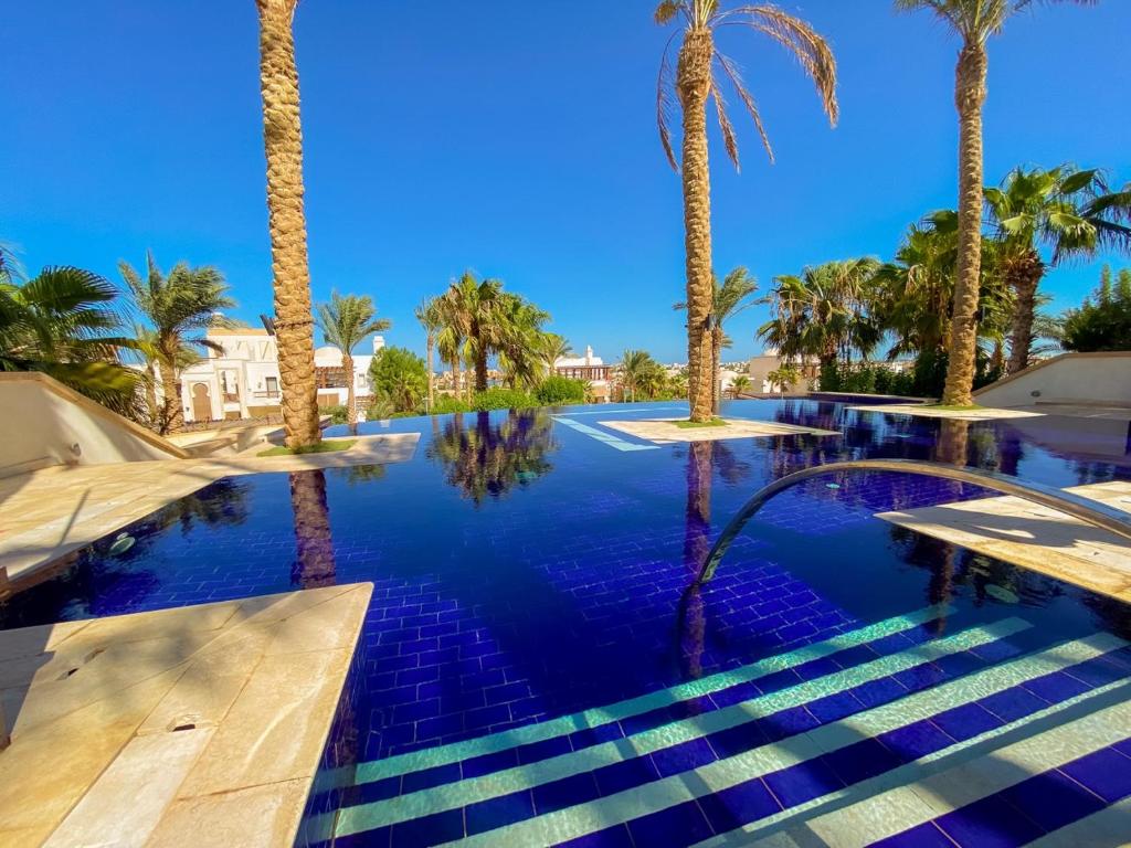 Bazén v ubytování Nayah Stays, Ancient Sands Luxurious Pool Terrace Apartment nebo v jeho okolí