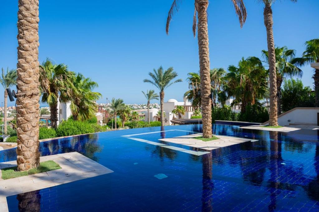 Bazén v ubytování Nayah Stays, Ancient Sands Luxurious Pool Terrace Apartment nebo v jeho okolí