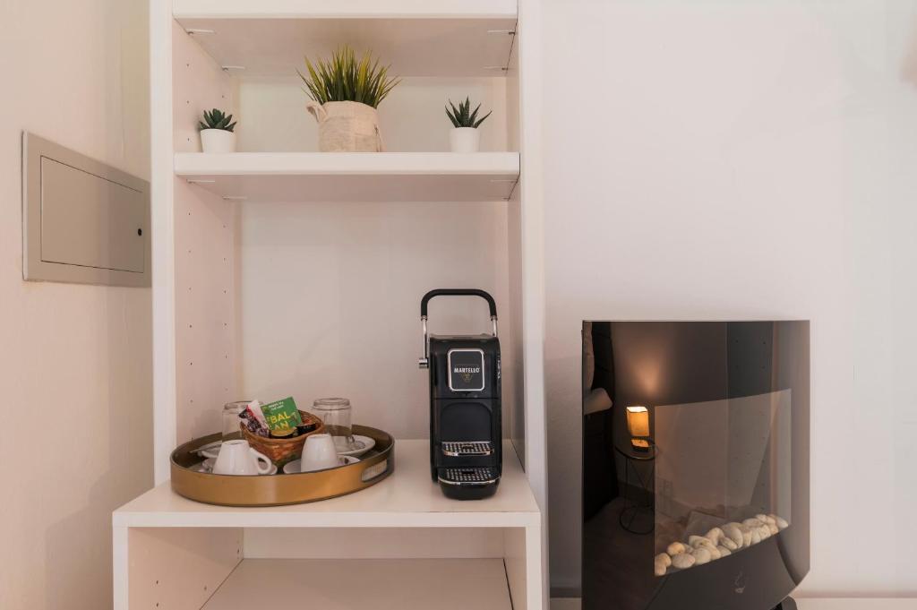 Příslušenství pro přípravu čaje a kávy v ubytování Amanthos Living Nyon
