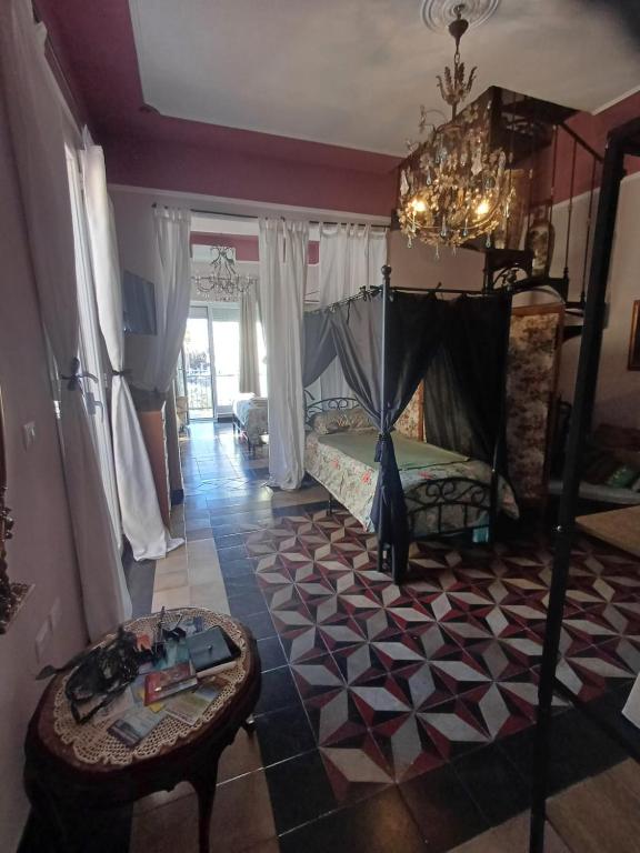 Łóżko lub łóżka w pokoju w obiekcie Romantic House spettacolare vista mare unica nel suo genere