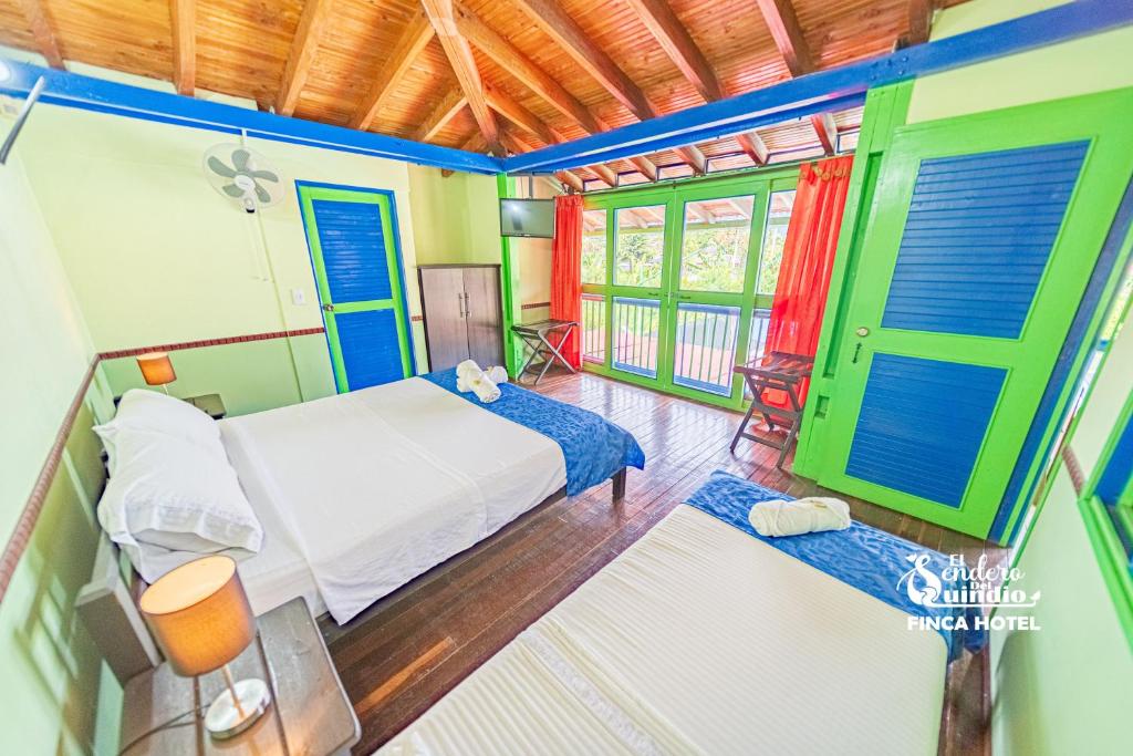 Postel nebo postele na pokoji v ubytování El Sendero del Quindío I Finca Hotel I Eje Cafetero