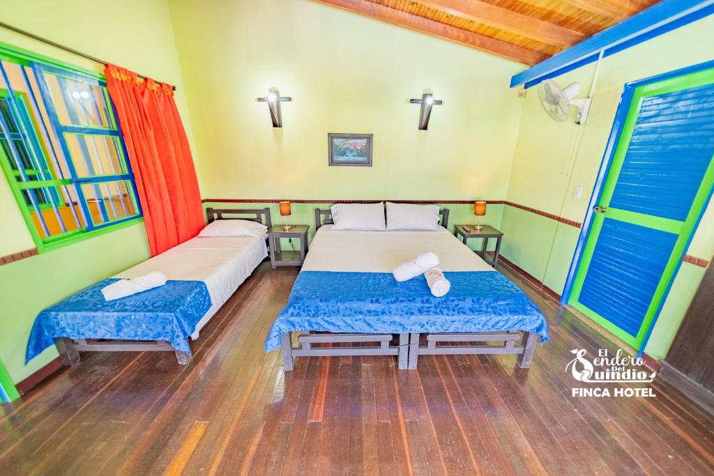 Postel nebo postele na pokoji v ubytování El Sendero del Quindío I Finca Hotel I Eje Cafetero