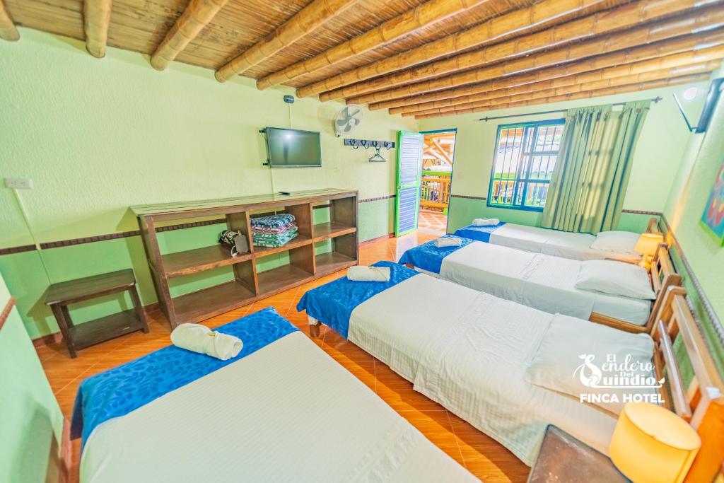 Postel nebo postele na pokoji v ubytování El Sendero del Quindío I Finca Hotel I Eje Cafetero