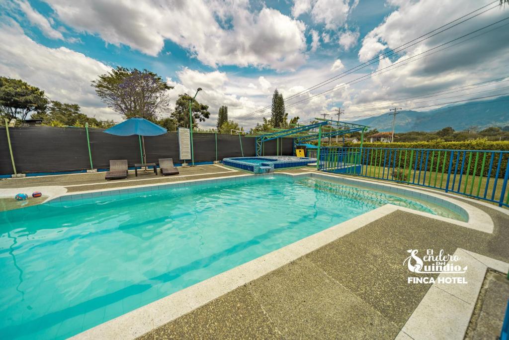 Bazén v ubytování El Sendero del Quindío I Finca Hotel I Eje Cafetero nebo v jeho okolí
