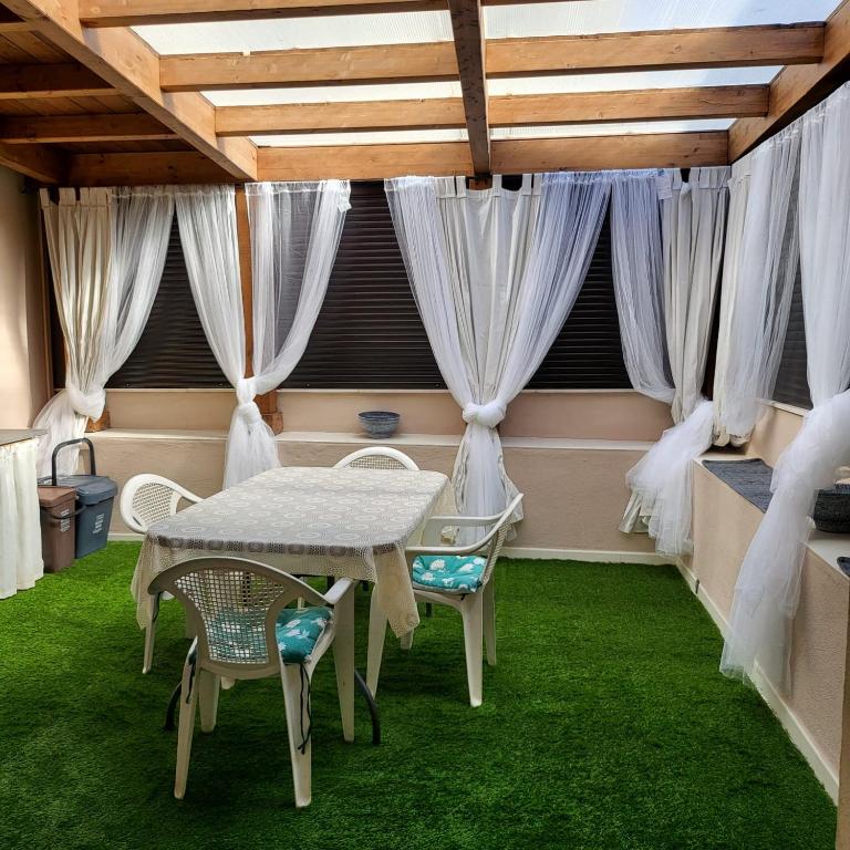 Część wypoczynkowa w obiekcie Romantic House spettacolare vista mare unica nel suo genere