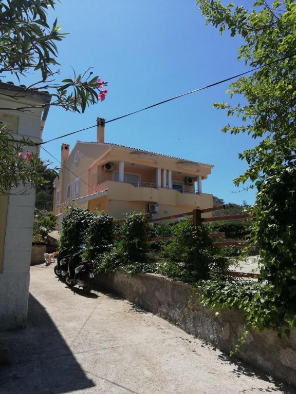 Budova, v ktorej sa apartmán nachádza
