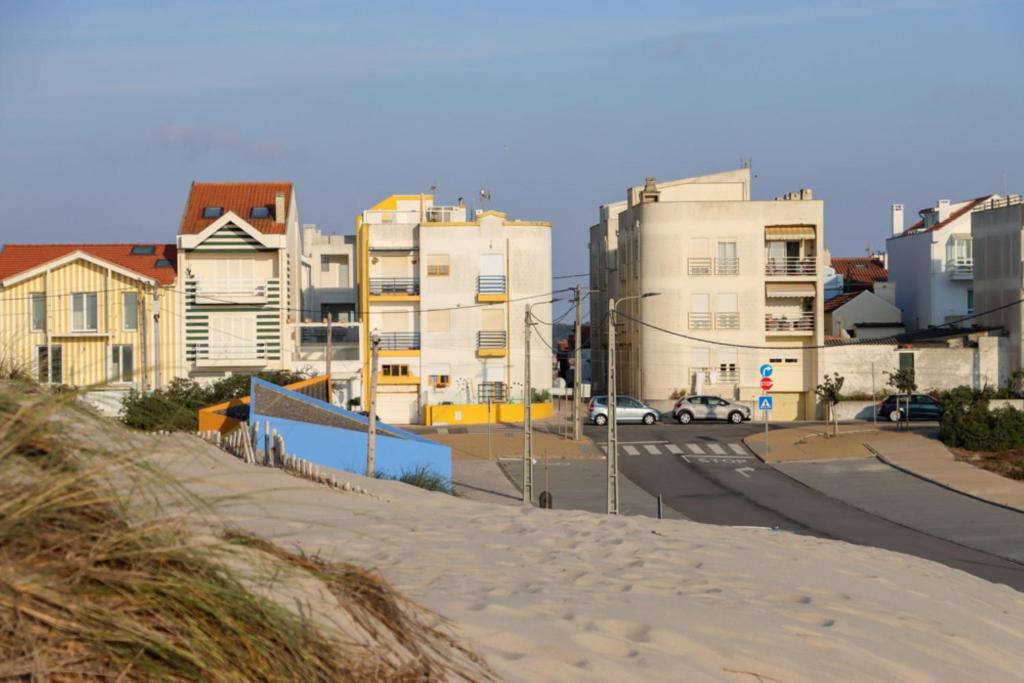 a view of a city with buildings and a street at Beachfront apartment T2 Costa Nova Surf Aveiro in Gafanha da Encarnação