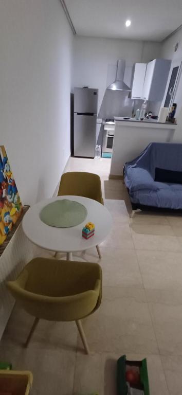 Kuchyň nebo kuchyňský kout v ubytování Appartement 1ere étage jardin carthage tunis