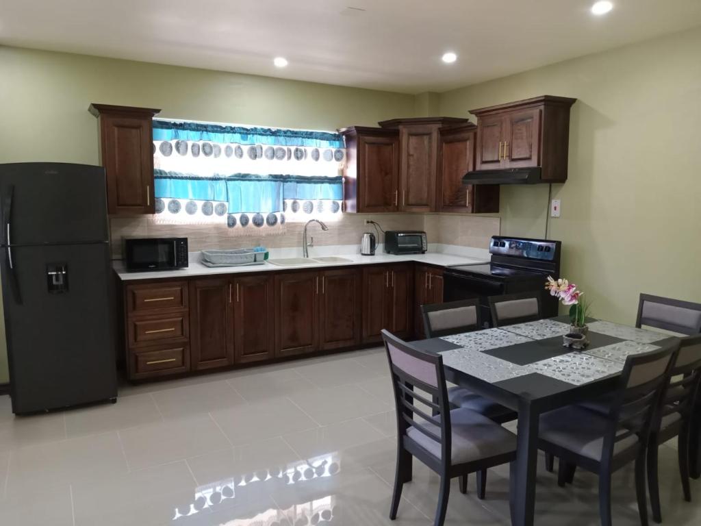 Kuchyň nebo kuchyňský kout v ubytování Diamond Cut Villa and Suites