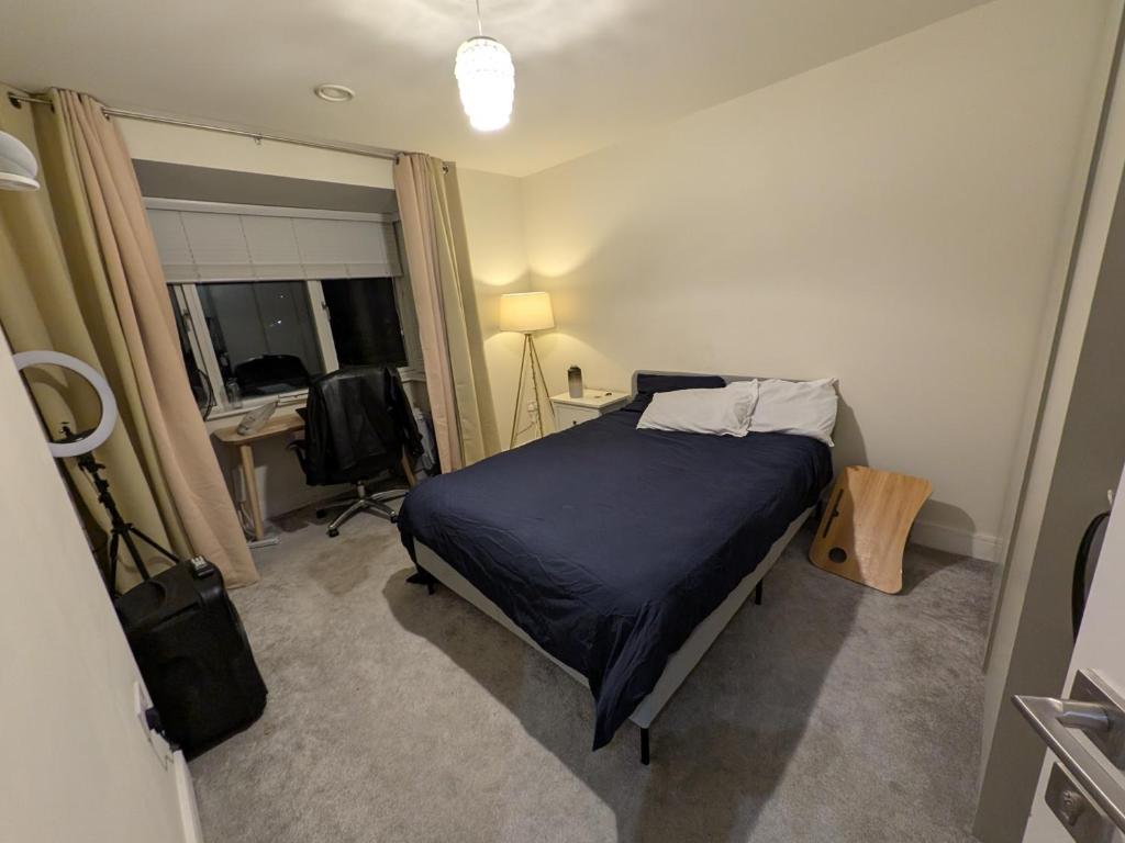 Postel nebo postele na pokoji v ubytování Pvt room with direct train to city center 25 mins