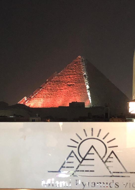 Foto dalla galleria di Miami Pyramids View a Il Cairo