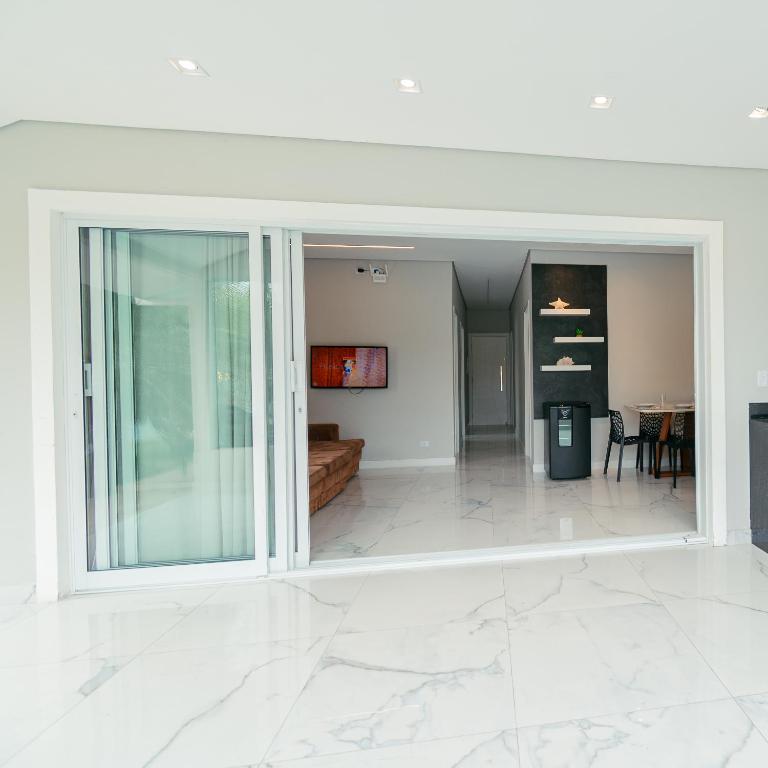 Fotografie z fotogalerie ubytování M&M House - Casa com Piscina e Ar Condicionado em Matinhos v destinaci Matinhos