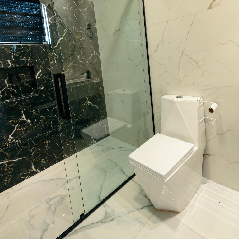 Koupelna v ubytování M&M House - Casa com Piscina e Ar Condicionado em Matinhos