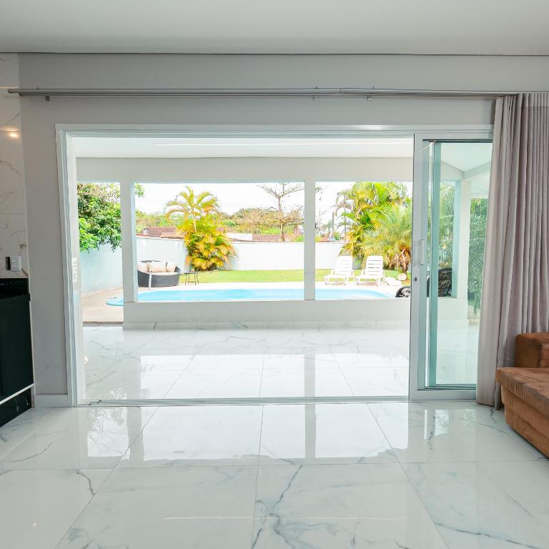 Posezení v ubytování M&M House - Casa com Piscina e Ar Condicionado em Matinhos
