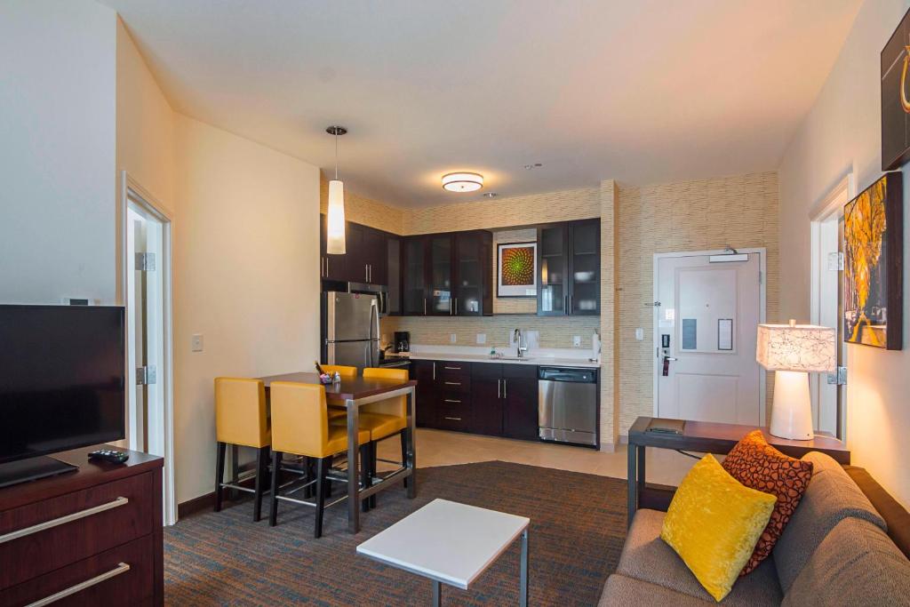 Kuchyň nebo kuchyňský kout v ubytování Residence Inn by Marriott Denton