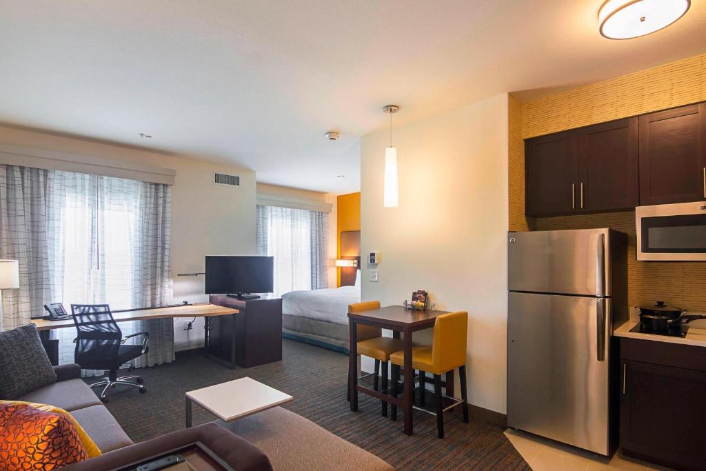 Kuchyň nebo kuchyňský kout v ubytování Residence Inn by Marriott Denton