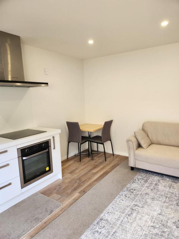 Kuchyň nebo kuchyňský kout v ubytování RemarkableStay
