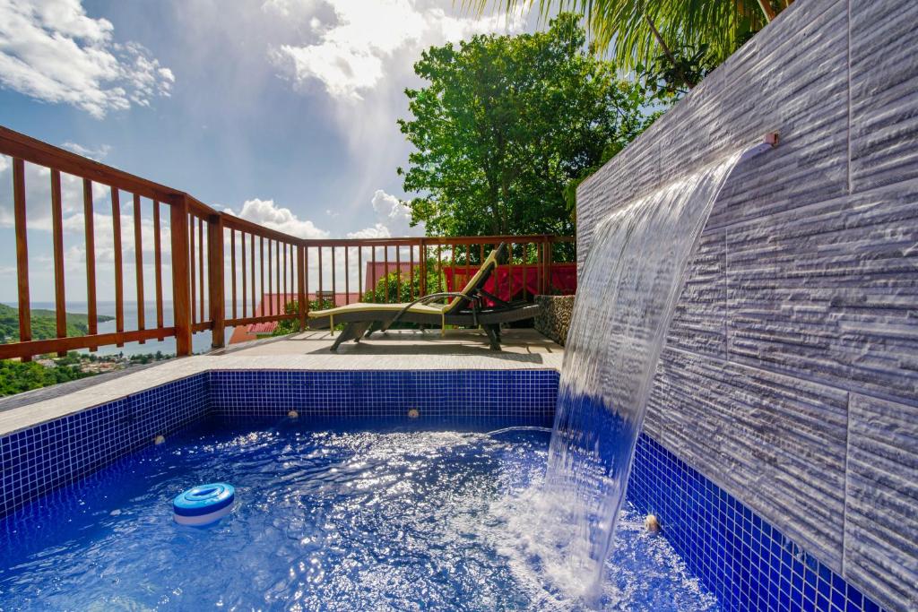 Bazén v ubytování Tropical Paradise View nebo v jeho okolí