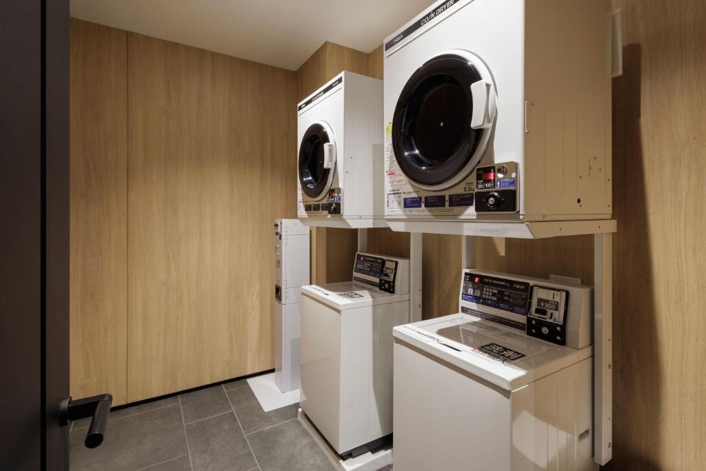Fairfield by Marriott Kagoshima Sakurajimaにあるキッチンまたは簡易キッチン