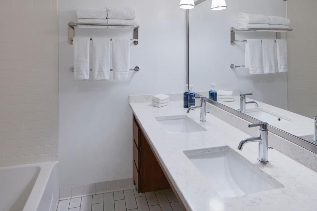 Four Points by Sheraton Virginia Beach Oceanfront photo