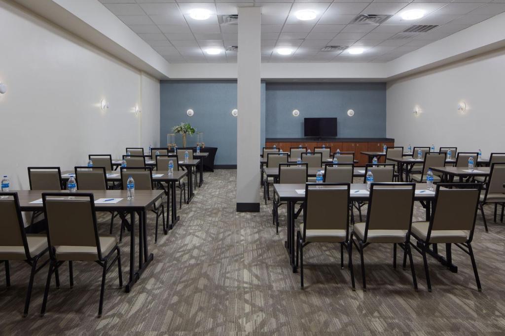 Four Points by Sheraton Virginia Beach Oceanfront photo