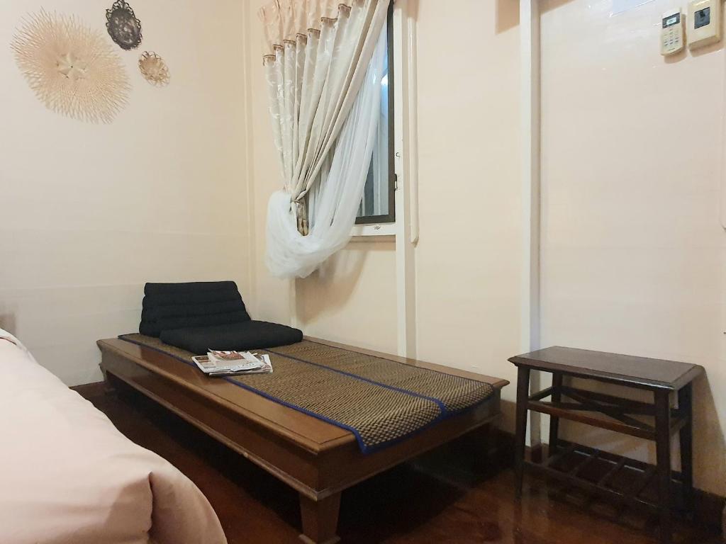 Postel nebo postele na pokoji v ubytování KINN Stay50 Bangkok