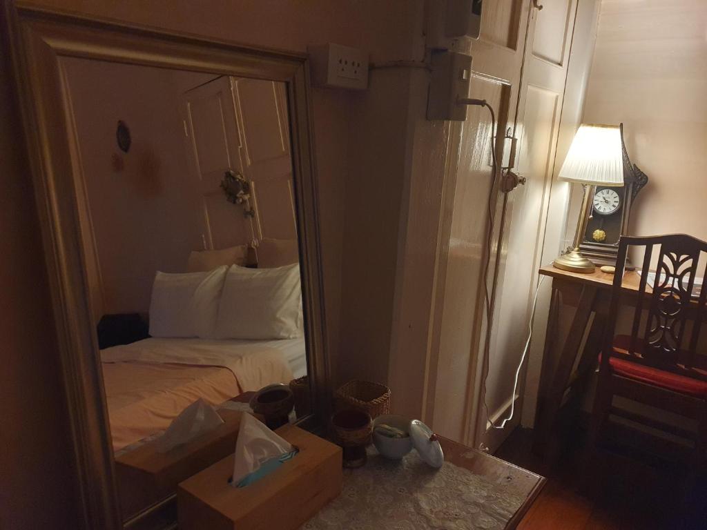 Postel nebo postele na pokoji v ubytování KINN Stay50 Bangkok