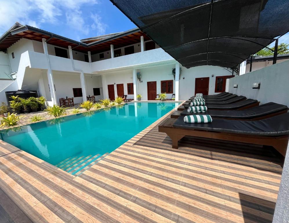 Kolam renang di atau dekat dengan Sundowners Guesthouse