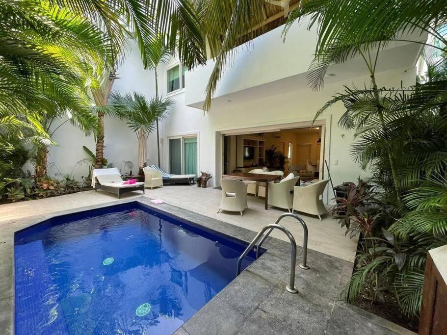 Πισίνα στο ή κοντά στο Casa de lujo con alberca y playa privada