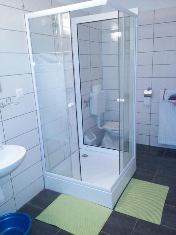 A bathroom at Bóbita Apartman