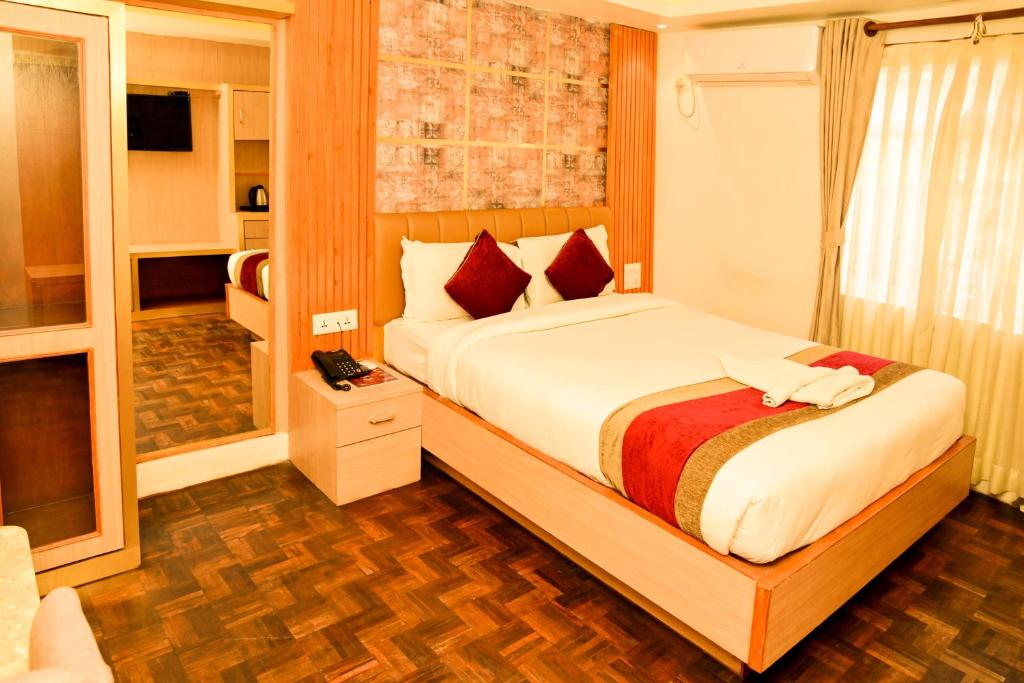 Postel nebo postele na pokoji v ubytování Hotel Elegant Kathmandu Inn