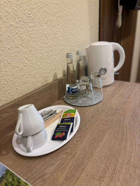 Příslušenství pro přípravu čaje a kávy v ubytování Landhotel Traube