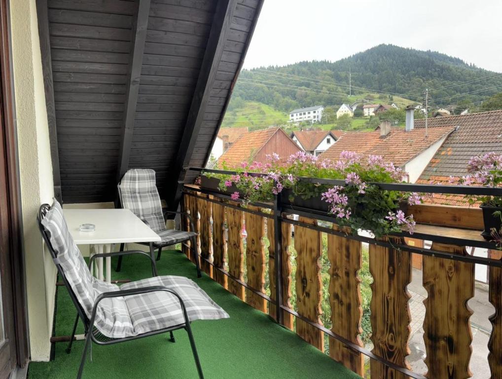 Nespecifikovaný výhled na hory nebo výhled na hory při pohledu z hotelu