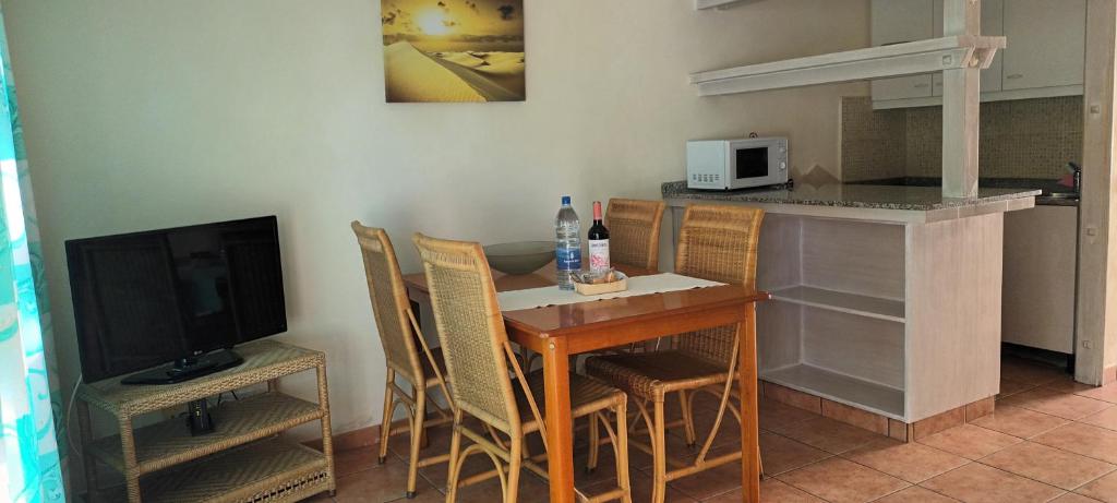 A kitchen or kitchenette at Alsol Nogal- Adults Only