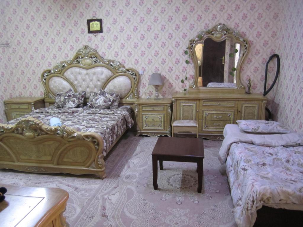 Postel nebo postele na pokoji v ubytování العين الهيلي مصباح بيت 11