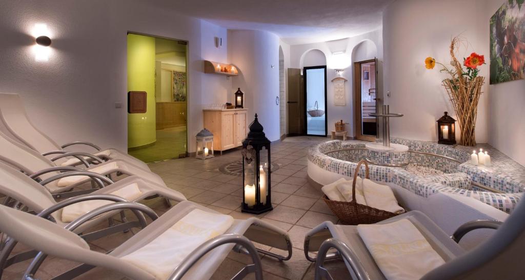 A seating area at Hotel Weiss