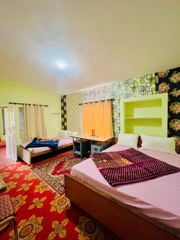 Postel nebo postele na pokoji v ubytování Violet Residency Ooty
