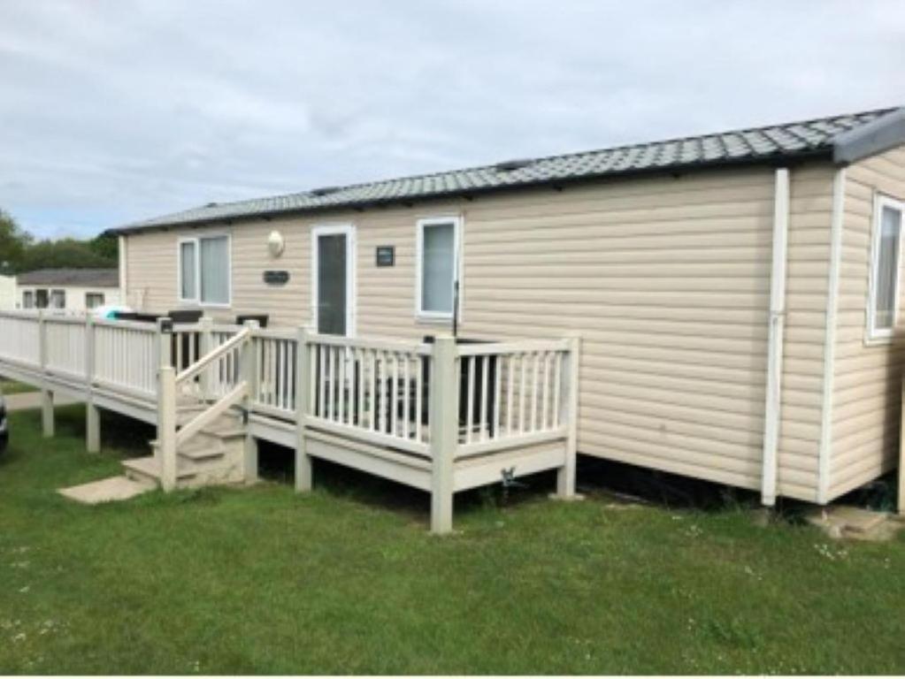 Fotografie z fotogalerie ubytování 6 Berth Caravan With Decking At Kessingland Beach In Suffolk Ref 90045Sg v destinaci Benacre