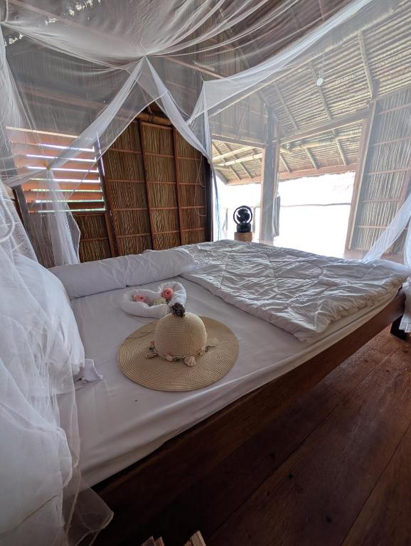 Postel nebo postele na pokoji v ubytování Friwen Mangrove Eco Lodge