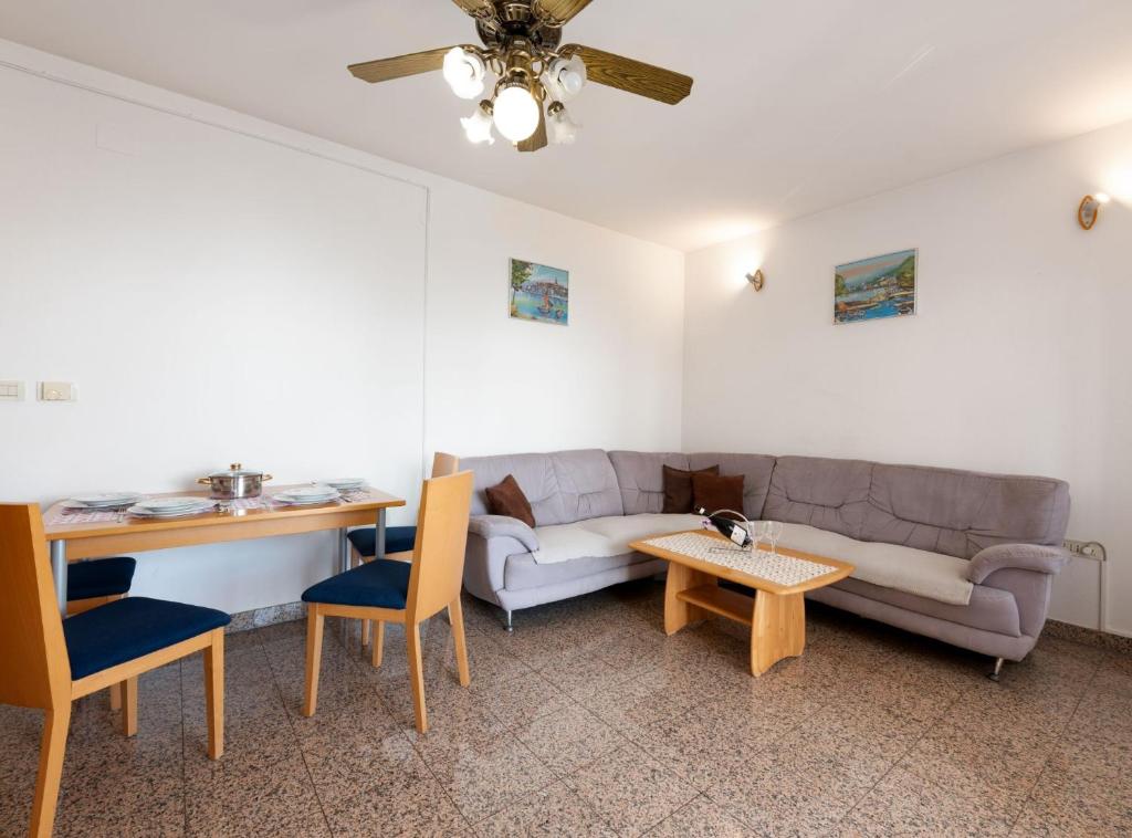a living room with a couch and a table at Cozy Icici Apartment with Sea view in Ičići