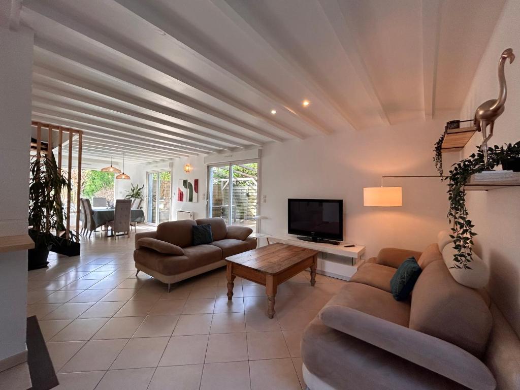 Maison Blanche - Two-Bedroom Villa
