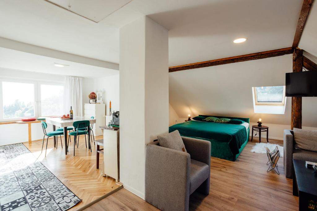 a bedroom and living room with a bed and a table at Apartmán Franko in Banská Štiavnica