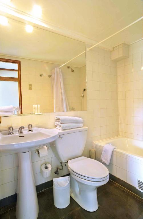 Koupelna v ubytování Hotel Naguilan