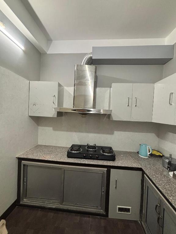 Kuchyň nebo kuchyňský kout v ubytování Newa House Homestay