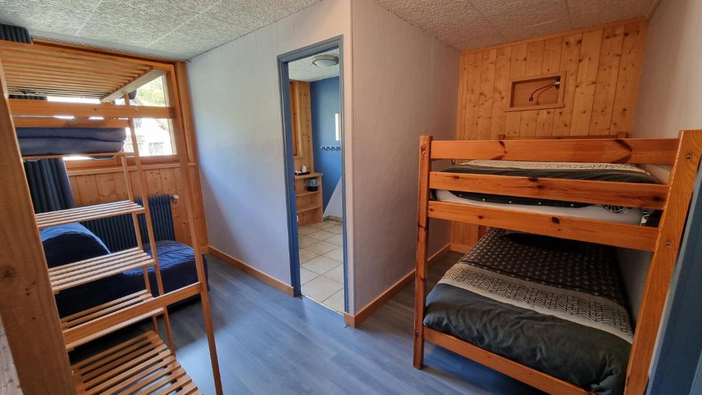 Palanda nebo palandy na pokoji v ubytování gite auberge l'herbe tendre